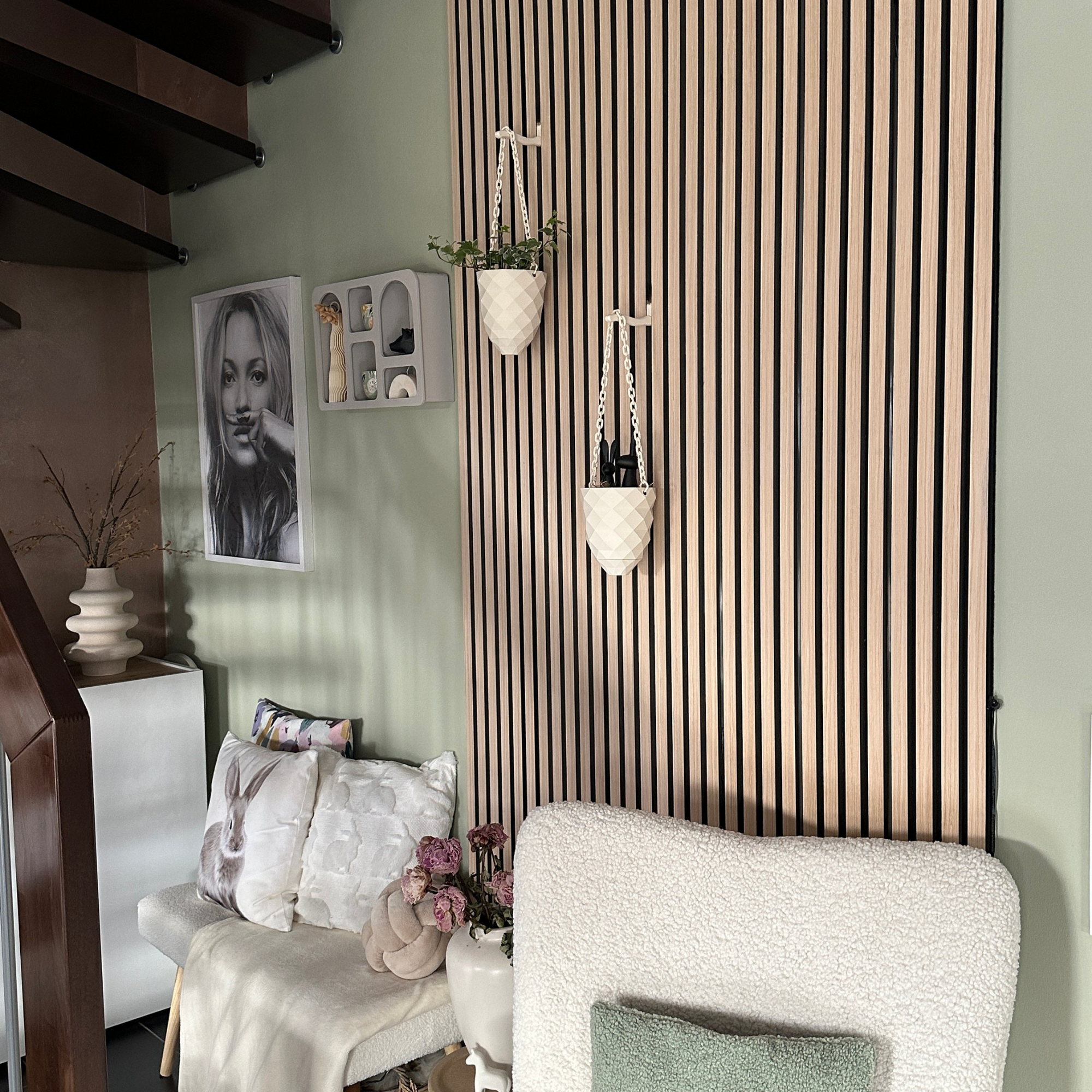 Hanging plant vase for acoustic panels - Screw